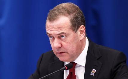 На Украине все еще действуют 12 стратегических мостов через Днепр и это, конечно, удивляет